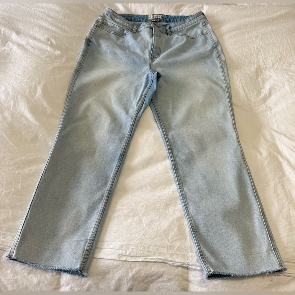 We The Free | Women's 34 | Light Wash Curvy High Rise Straight Leg Denim Jeans